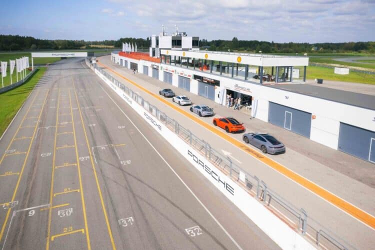 Porsche Eesti esindaja Auto 100 AS ja Porsche Ring pikendasid koostöölepingut. Foto: Porsche Ring
