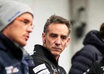 Cyril Abiteboul ja Thierry Neuville, Foto: Vincent Thuillier / Hyundai Motorsport GmbH