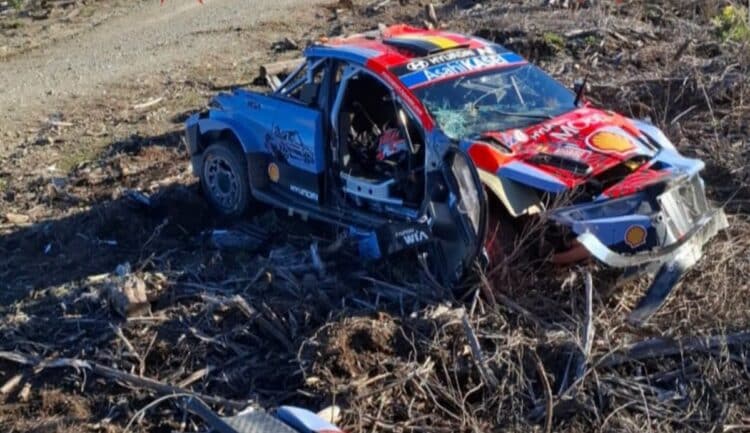Thierry Neuville auto peale avariid, Tšiili ralli 2026, Foto: João Pereira