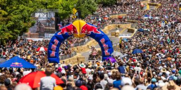 Red Bull Soapbox Race Eesti võistlusrada Tallinna Lauluväljakul lennutab ja raputab