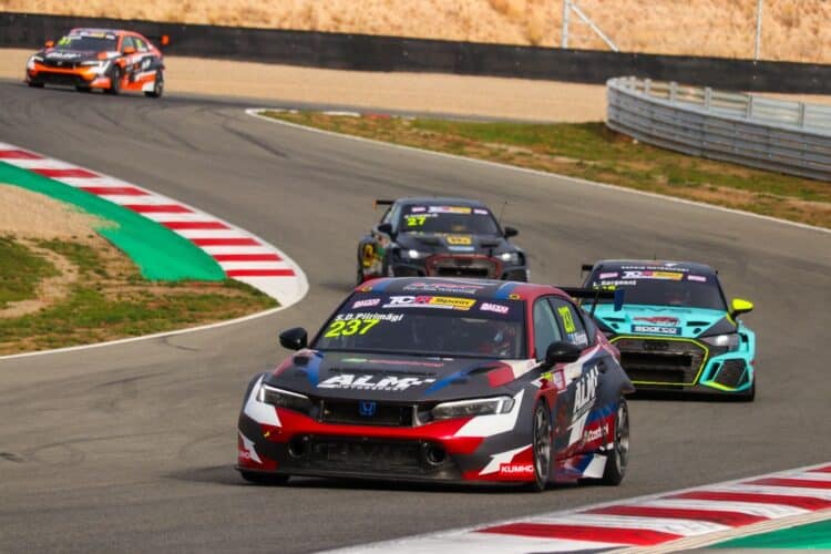 Sten Dorian Piirimägi jätkab TCR-i Hipsaania sarja teisel kohal. Foto: TCR Spain